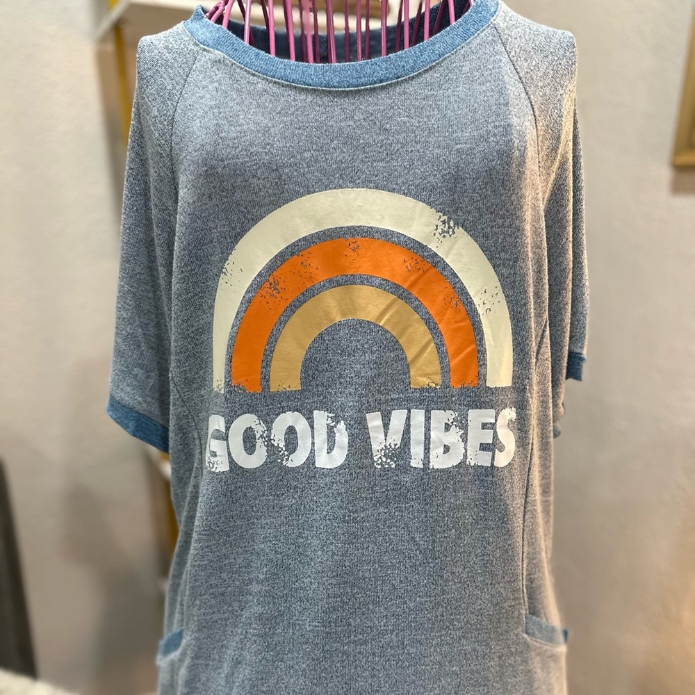 NWOT 'Good Vibes' graphic ringer tee with pockets